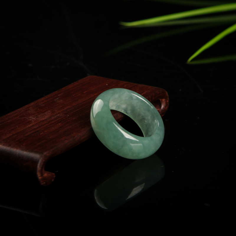 天然糯种飘花翡翠戒指-红掌柜
