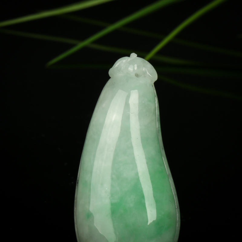 豆种翡翠吊坠-红掌柜