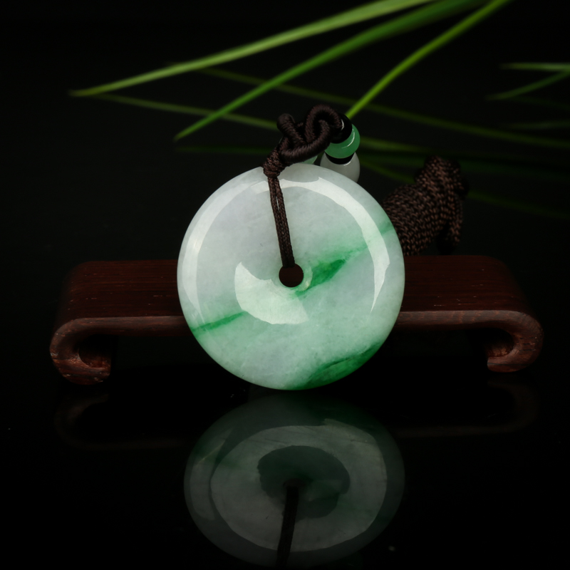 豆种飘翠翡翠吊坠-红掌柜