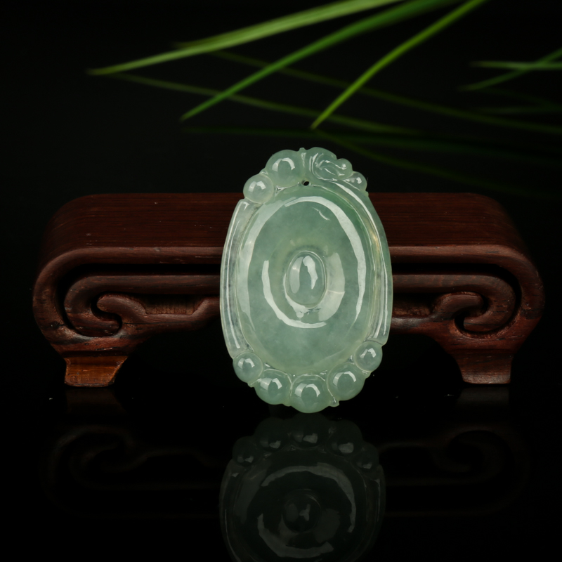 糯种灰绿翡翠吊坠-红掌柜