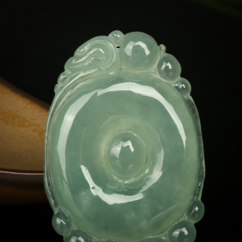 糯种灰绿翡翠吊坠-红掌柜