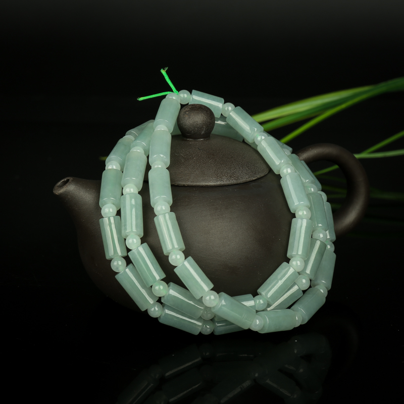 糯冰种灰绿翡翠手串-红掌柜