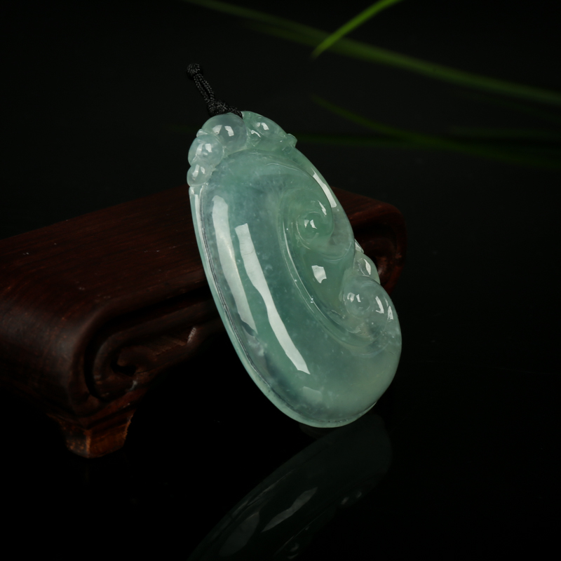 浅绿翡翠如意吊坠-红掌柜