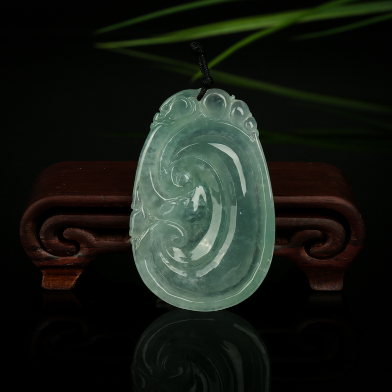 糯种浅绿翡翠吊坠-红掌柜