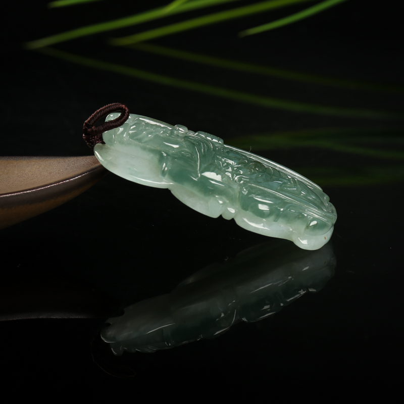 糯种深绿翡翠吊坠-红掌柜