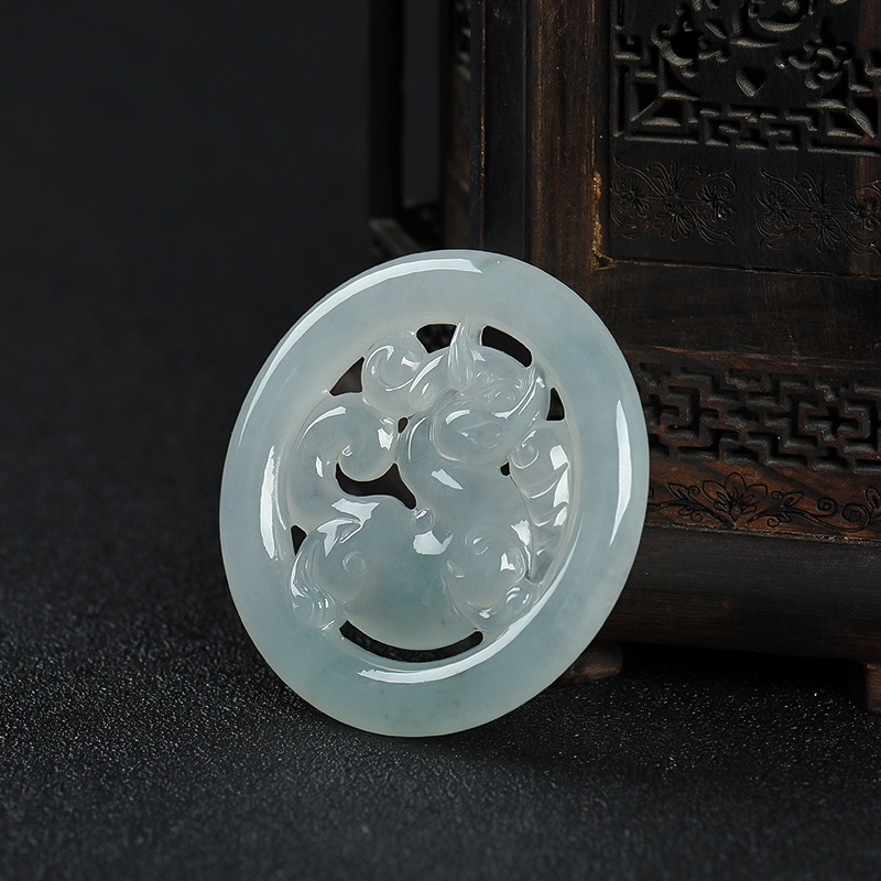 糯冰种翡翠麒麟挂坠-红掌柜