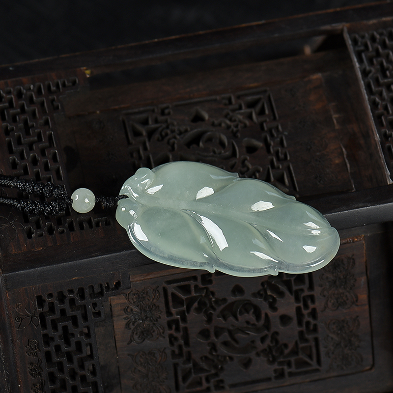 翡翠金枝玉叶吊坠-红掌柜