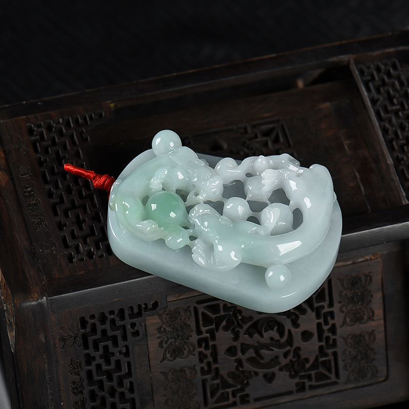 天然翡翠双龙戏珠吊坠-红掌柜