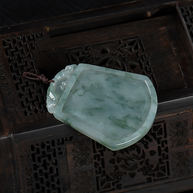 天然翡翠无事牌吊坠-红掌柜