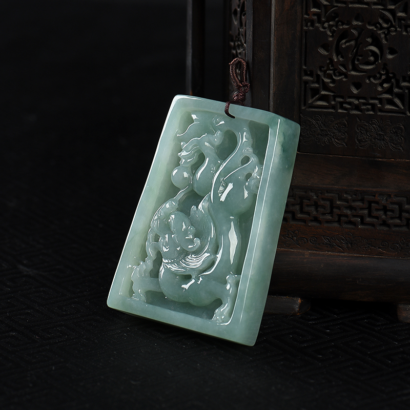 糯种翡翠龙牌吊坠-红掌柜