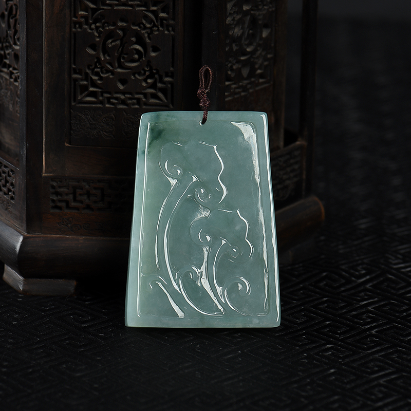 翡翠龙牌吊坠-红掌柜