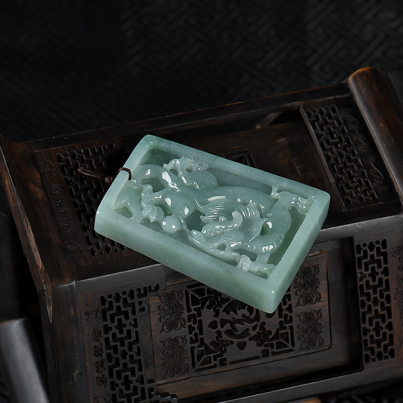 天然翡翠龙牌吊坠-红掌柜