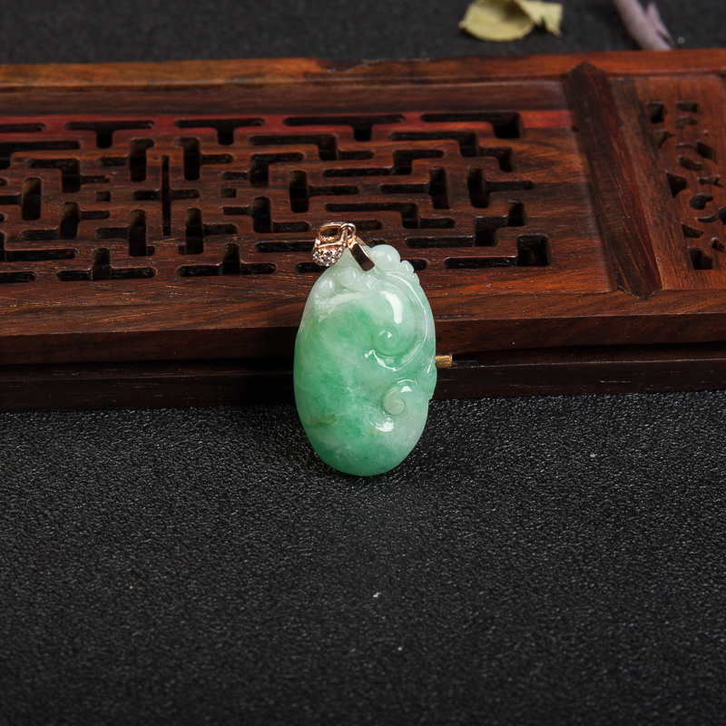 银镶豆种翡翠如意吊坠-红掌柜