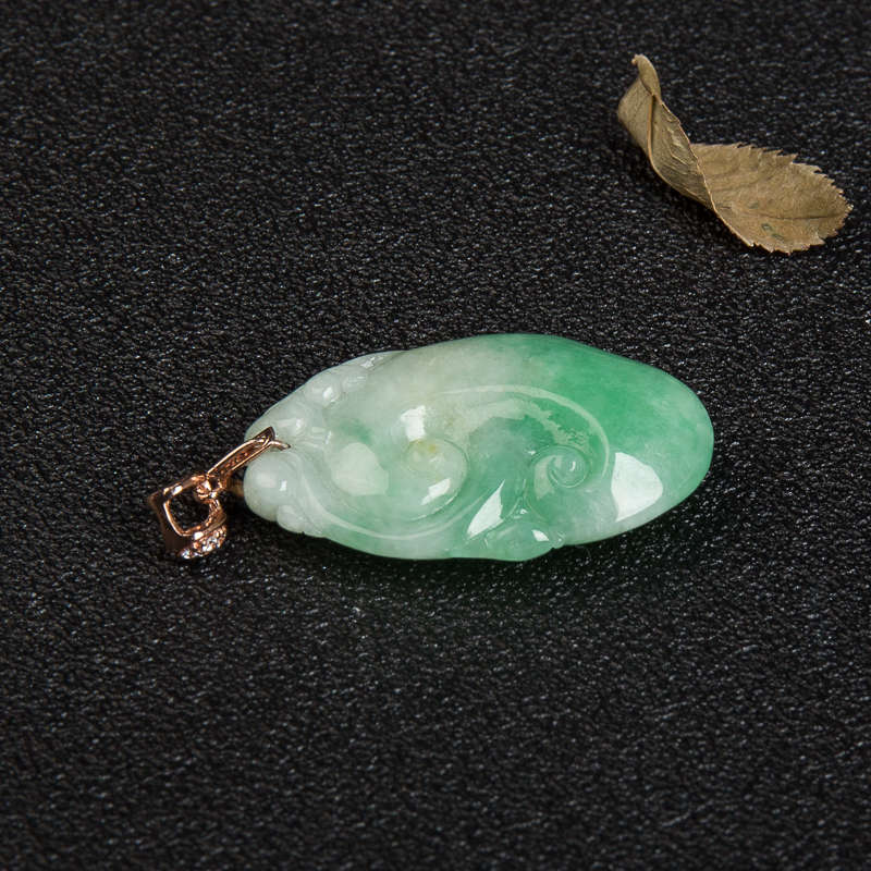 银镶飘翠翡翠如意吊坠-红掌柜