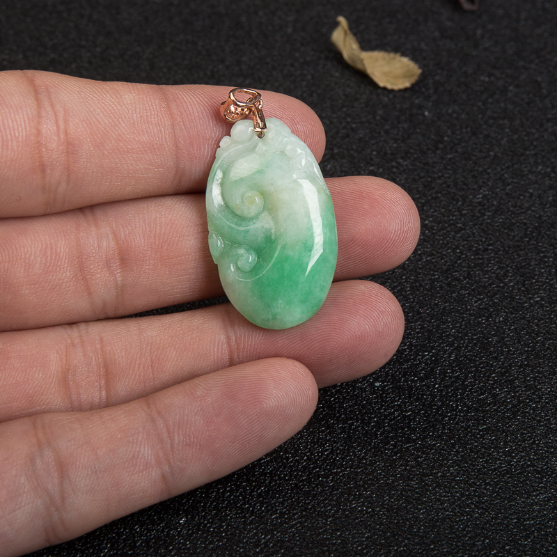 天然豆种飘翠翡翠如意吊坠-红掌柜