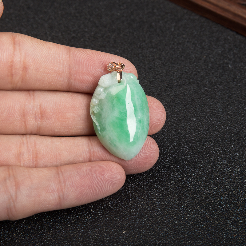 天然豆种飘翠翡翠福寿吊坠-红掌柜