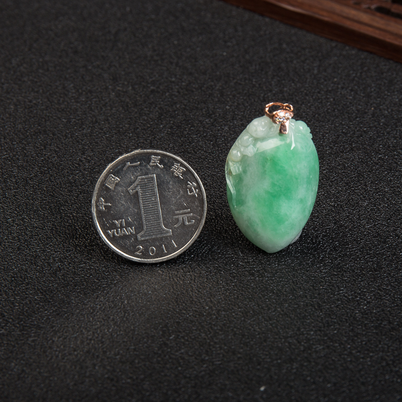 银镶豆种飘翠翡翠福寿吊坠-红掌柜