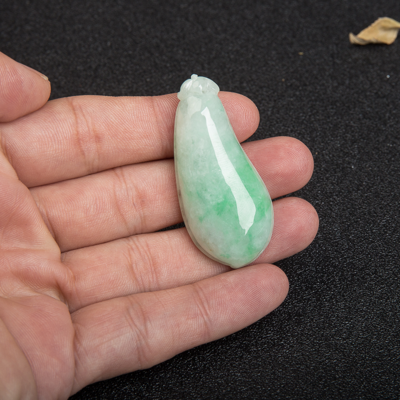 天然豆种飘翠翡翠福瓜吊坠-红掌柜