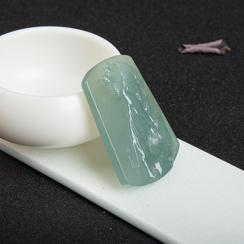 翡翠寅虎吊坠-红掌柜