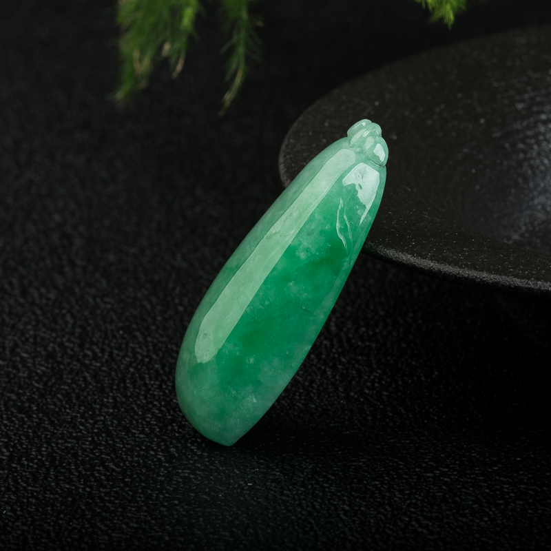 豆种翠绿翡翠福瓜吊坠-红掌柜