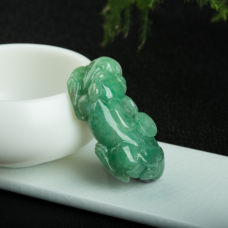 天然缅甸豆种浅绿翡翠吊坠-红掌柜