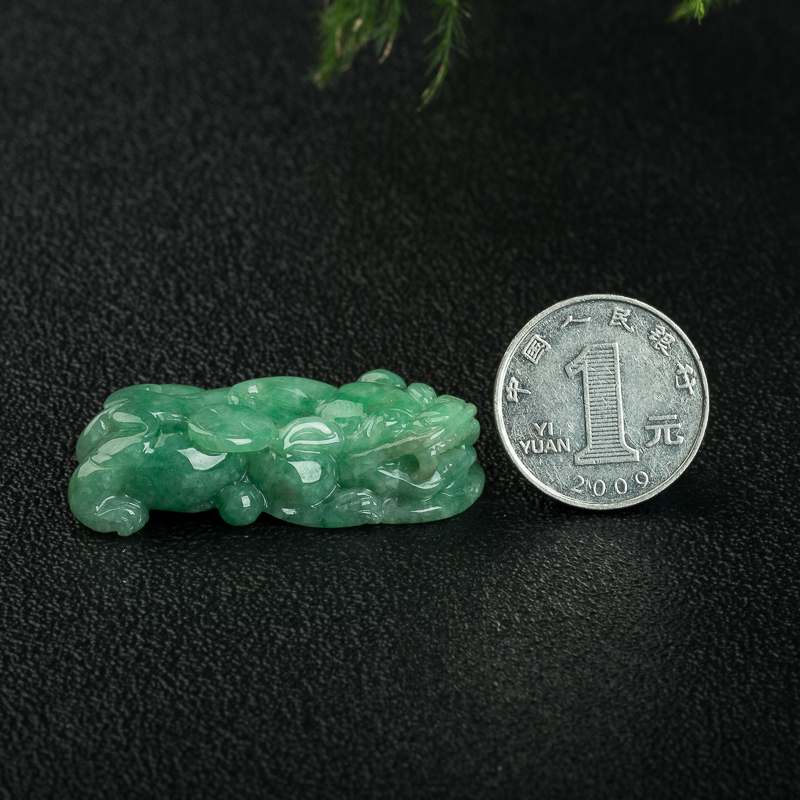 天然缅甸豆种浅绿翡翠貔貅吊坠-红掌柜