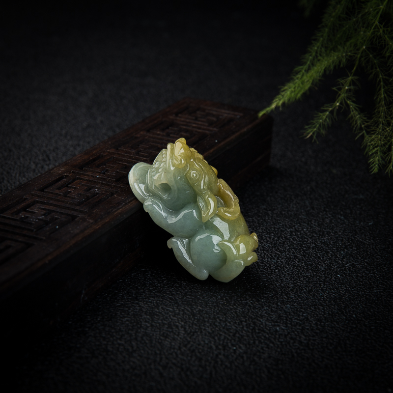 天然糯种俏色黄翡貔貅吊坠-红掌柜