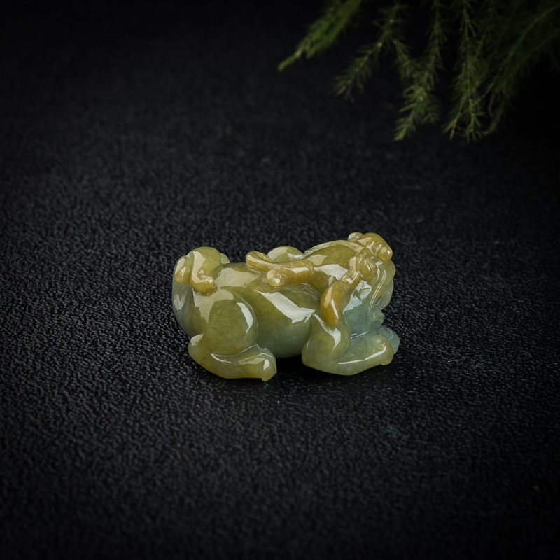 缅甸天然糯种俏色黄翡吊坠-红掌柜
