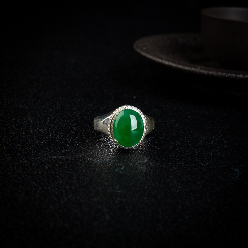 缅甸天然糯冰种翠绿翡翠椭圆戒面-红掌柜