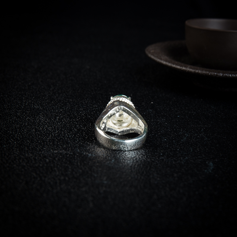 缅甸天然翠绿翡翠椭圆戒面-红掌柜