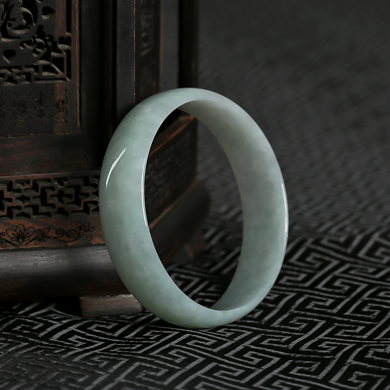 天然豆种浅绿翡翠手镯-红掌柜