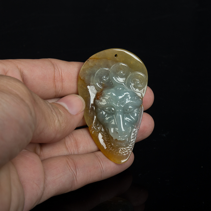 糯种俏色翡翠狼-红掌柜