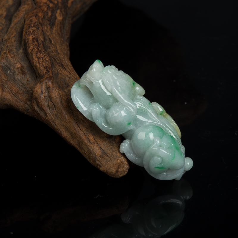 俏色翡翠貔貅吊坠-红掌柜