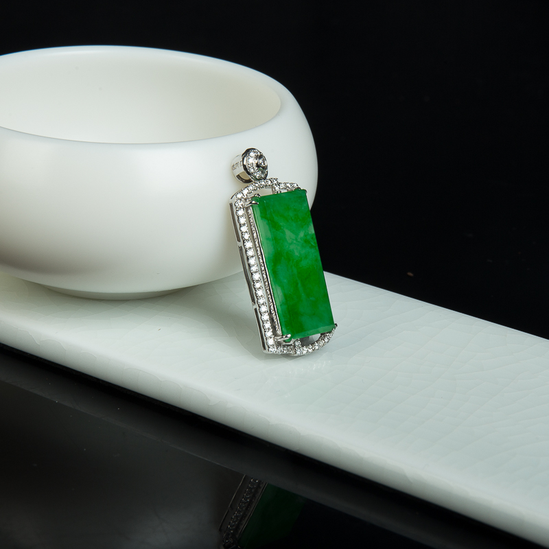 糯种阳绿翡翠无事牌吊坠-红掌柜