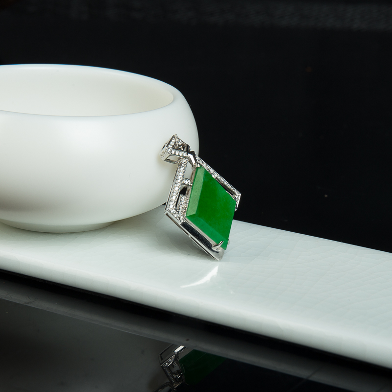 糯种阳绿翡翠随形吊坠-红掌柜