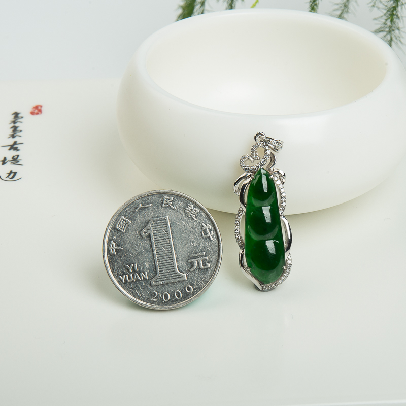 缅甸糯种翠绿翡翠吊坠-红掌柜