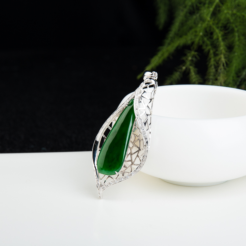 阳绿翡翠花型吊坠-红掌柜