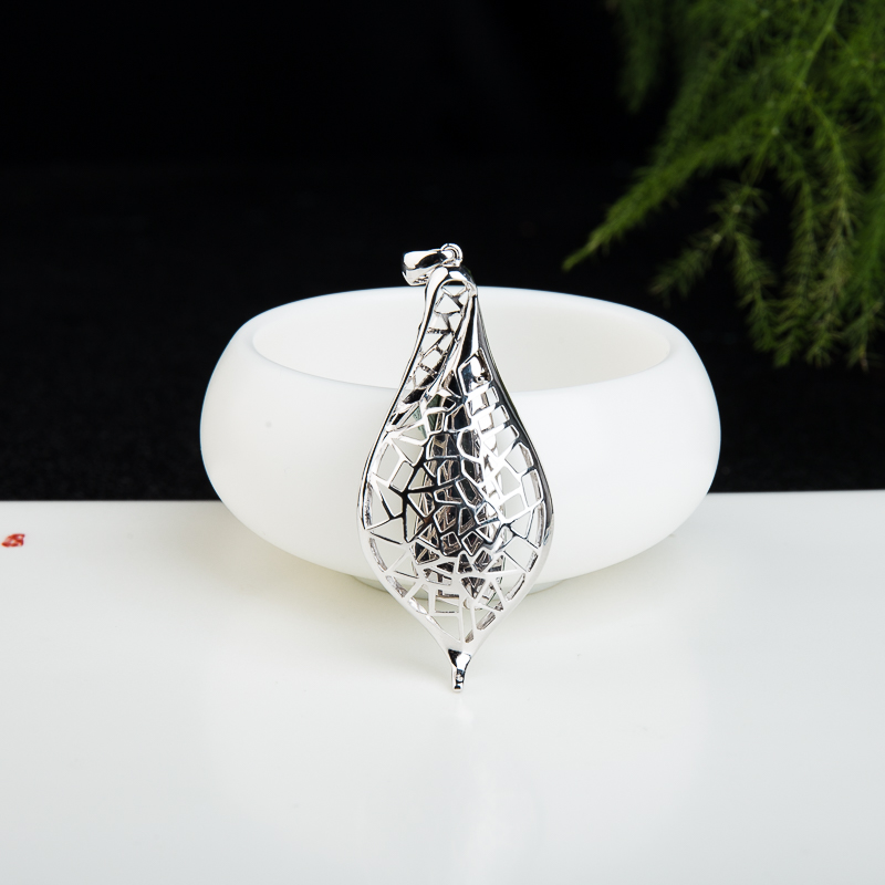 冰种翡翠花型吊坠-红掌柜