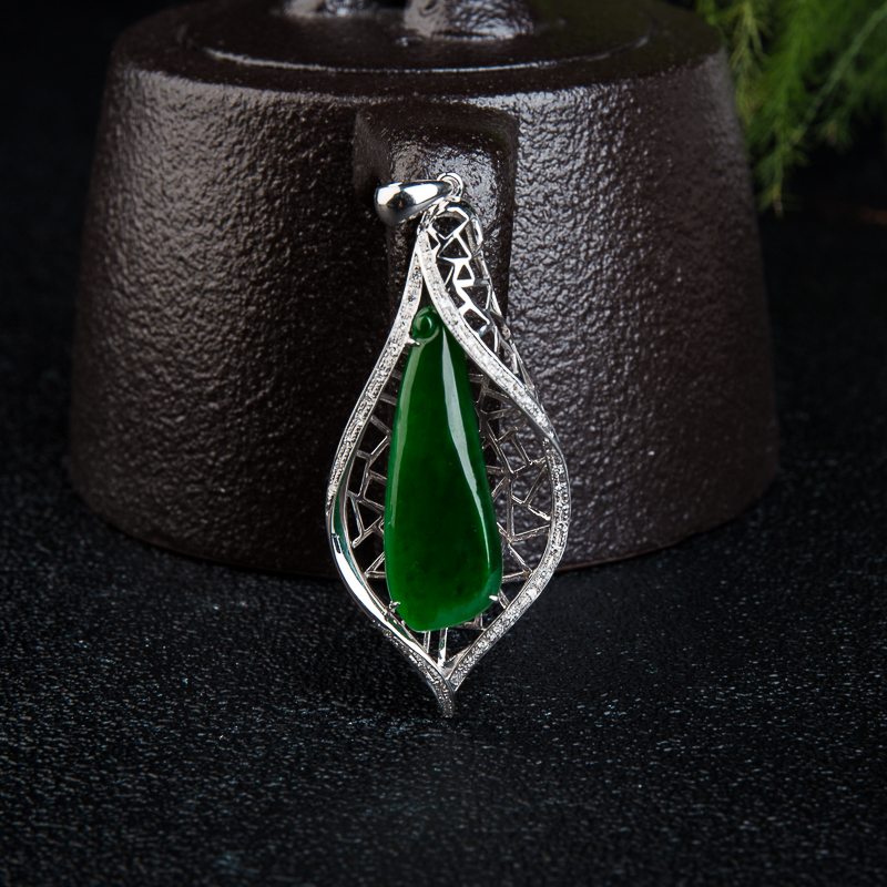 翡翠花型吊坠-红掌柜