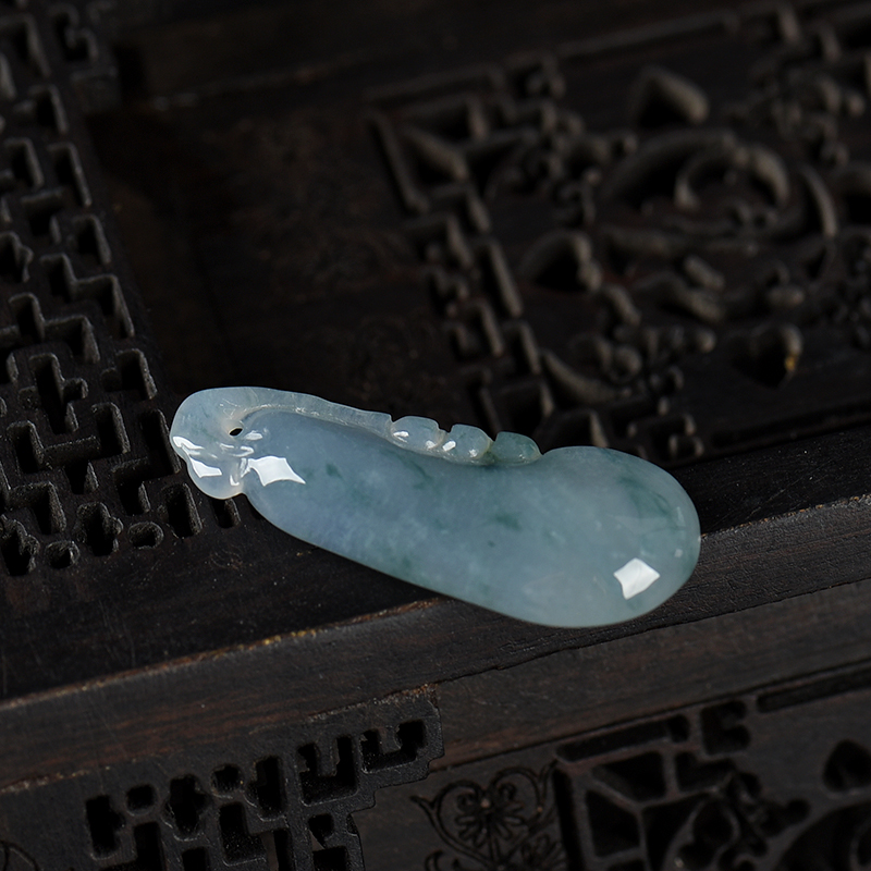 糯冰种春带彩翡翠吊坠-红掌柜