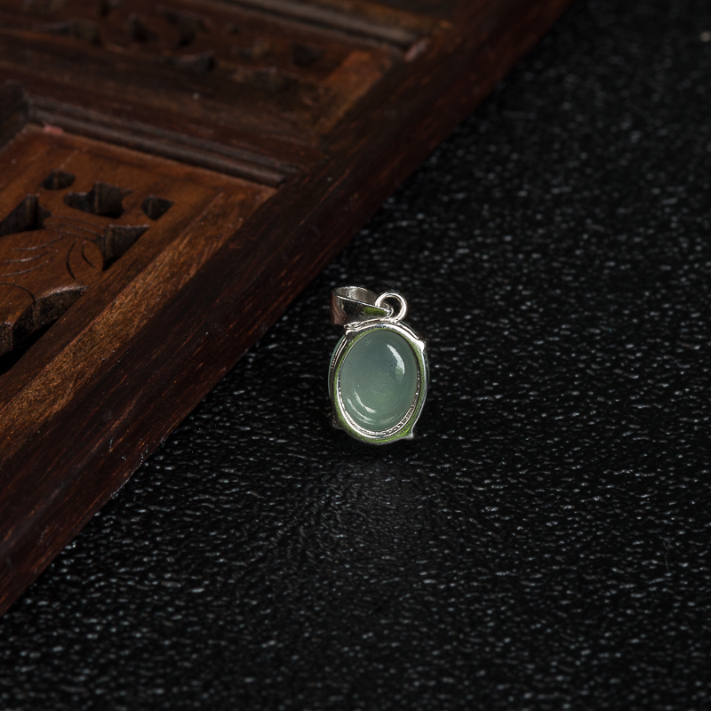 银镶缅甸糯种浅绿翡翠吊坠-红掌柜