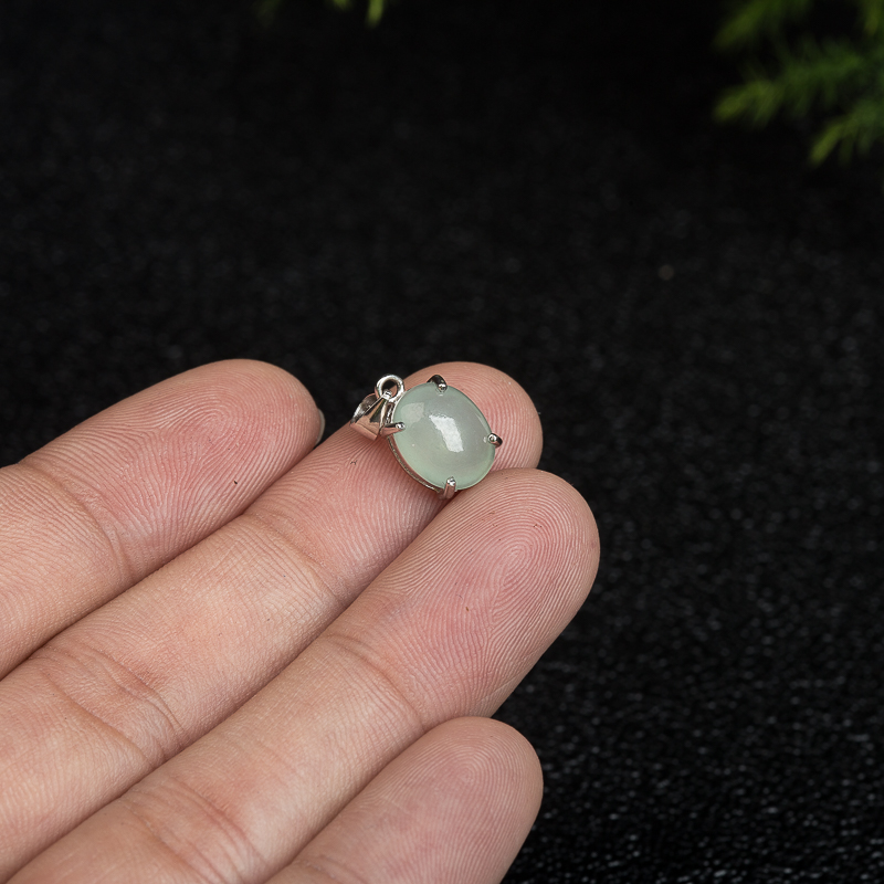 银镶天然缅甸糯种浅绿翡翠吊坠-红掌柜