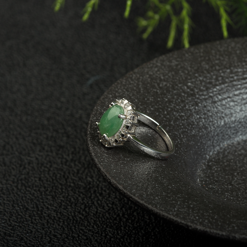 银镶天然缅甸浅绿翡翠戒指-红掌柜