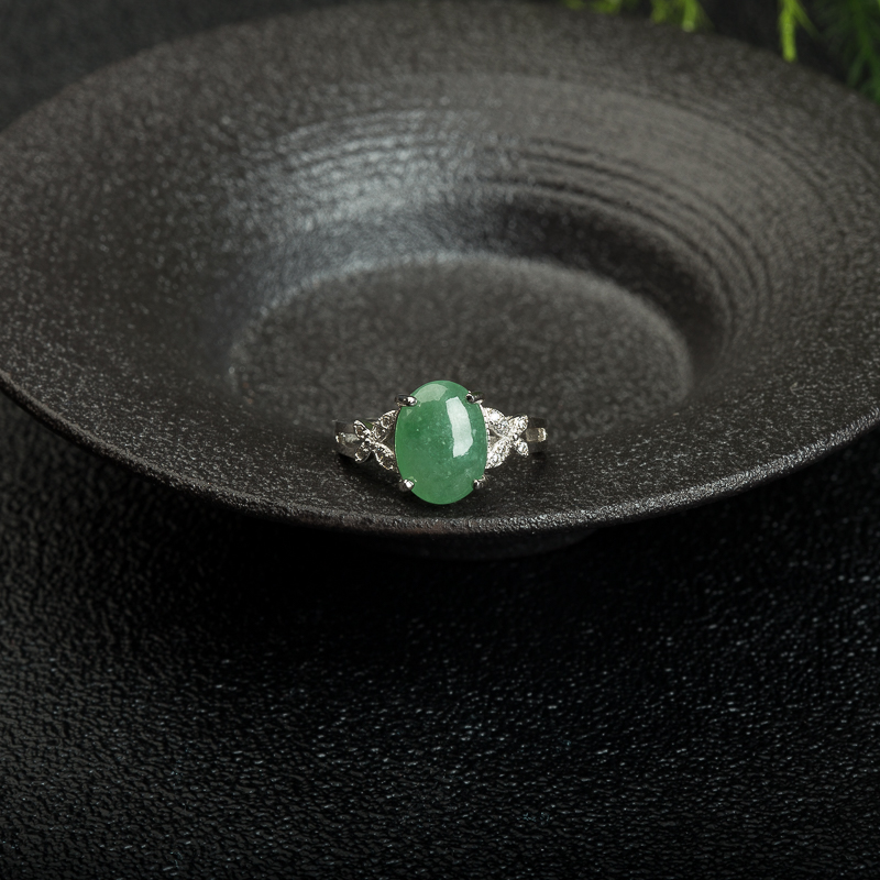 缅甸糯冰种浅绿翡翠戒指-红掌柜