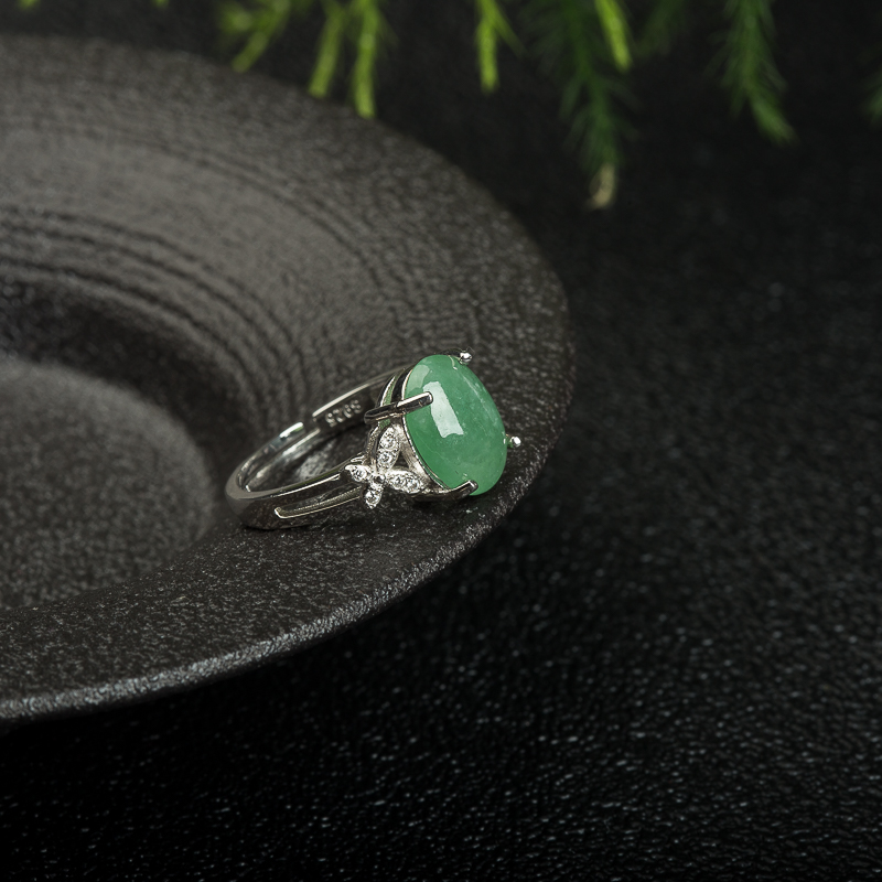 银镶天然缅甸浅绿翡翠戒指-红掌柜