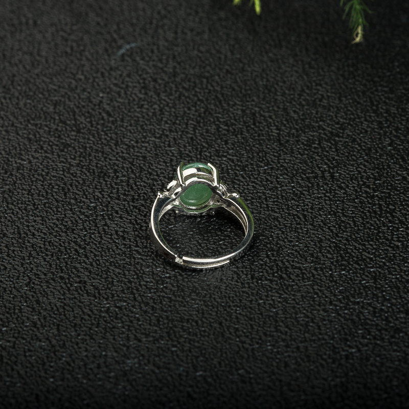 银镶天然糯冰种浅绿翡翠戒指-红掌柜