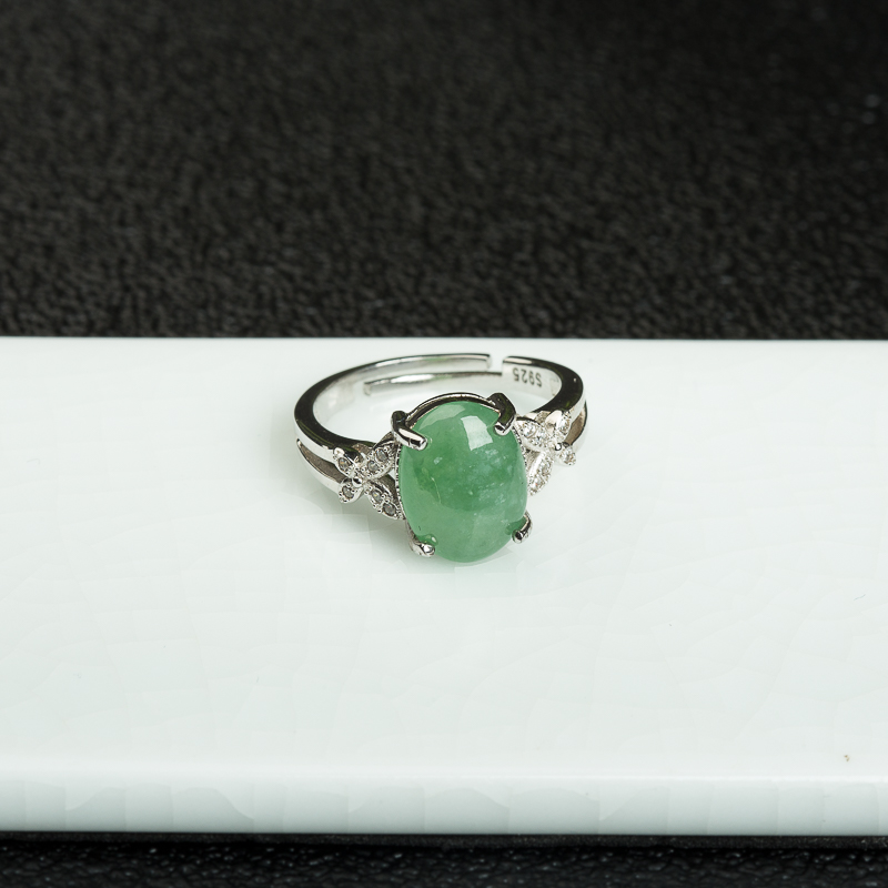 天然缅甸糯冰种浅绿翡翠戒指-红掌柜