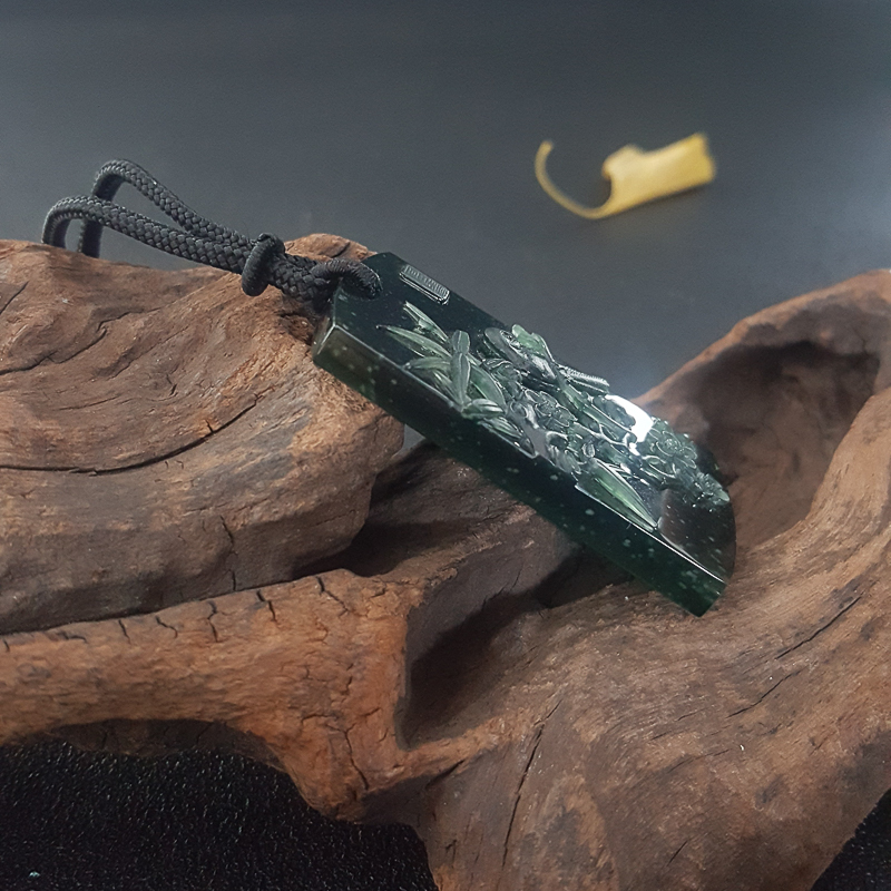 天然墨翠喜上眉梢吊坠-红掌柜