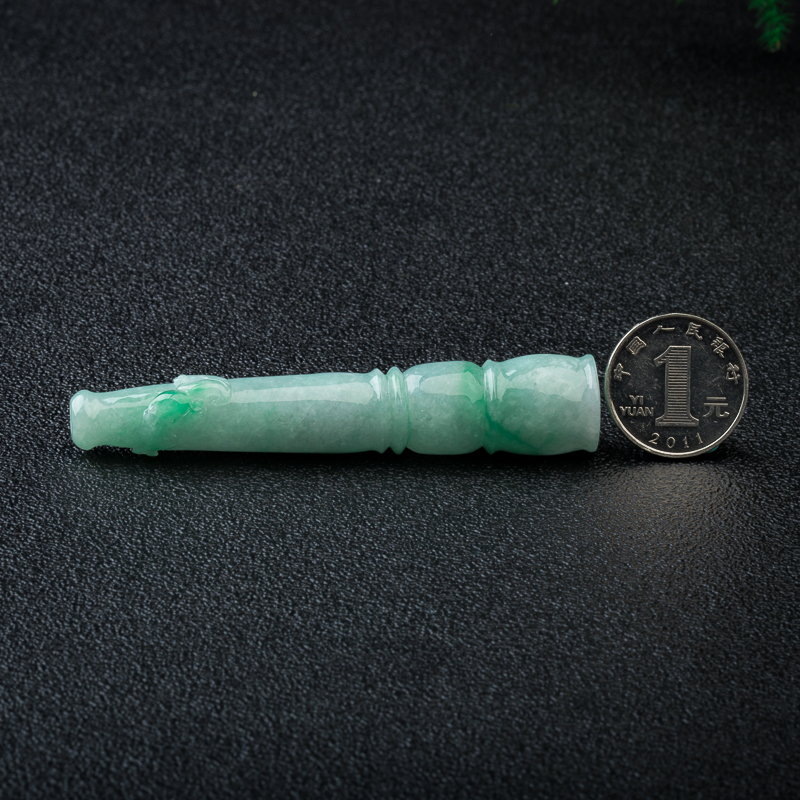 天然缅甸豆种飘翠翡翠烟嘴-红掌柜