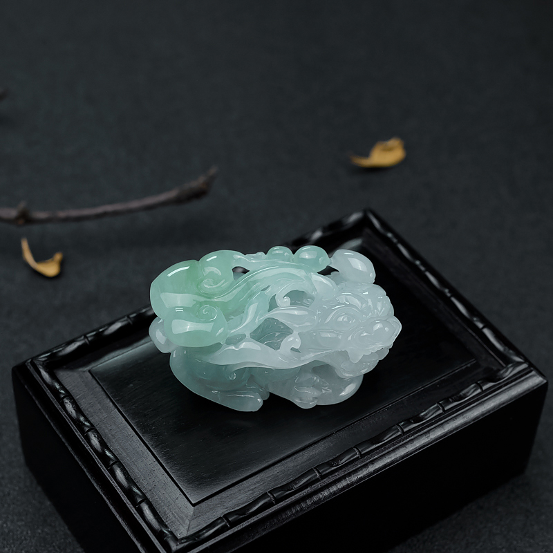 糯种浅绿翡翠貔貅-红掌柜